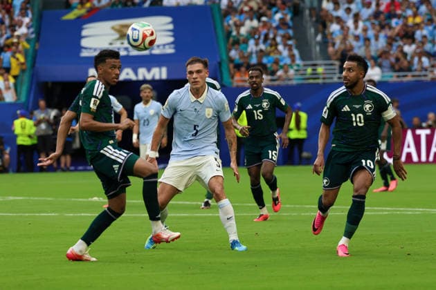 MIAMI GARDENS, FL - JUNE 15: Manuel Ugarte 5 of Uruguay and Musab al-Juwayr 7 of Saudi Arabia battle for a ball during a FIFA World Cup, WM, Weltmeisterschaft, Fussball 2026 Group H match between Saudi Arabia and Uruguay on June 15, 2026 at Miami Stadium, in Miami Gardens, Fla.(Photo by Chris Arjoon Icon Sportswire) SOCCER: JUN 15 FIFA World Cup 26 Group H - Saudi Arabia vs Uruguay EDITORIAL USE ONLY Icon26061500100014