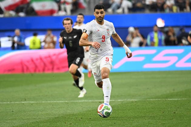 June 15, 2026: Iran forward Mehdi Taremi (9)handles the ball against New Zealand in their 2026 FIFA World Cup, WM, Weltmeisterschaft, Fussball match in Los Angeles, California. Cal Media FIFA World Cup 2026: New Zealand Vs Iran JUN 15  - ZUMAc04_ 20260615_zma_c04_034 Copyright: xBrentxClarkx