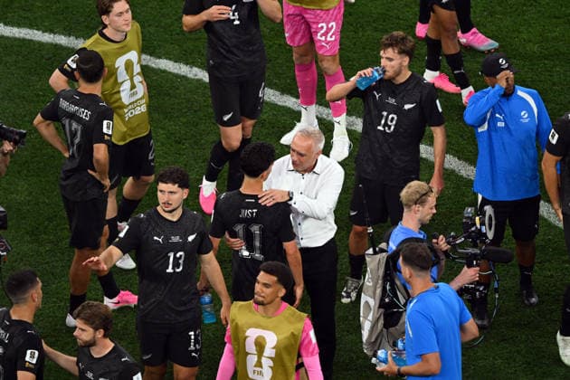 SOCCER IRAN NEW ZEALAND WORLD CUP, New Zealand head coach Darren Bazeley with Eli Just of New Zealand following the Group G match between Iran and New Zealand as part of the FIFA 2026 World Cup at SoFi Stadium in Inglewood, California, USA, Thursday, June 11, 2026. ( NO ARCHIVING, EDITORIAL USE ONLY, AUSTRALIA USE ONLY INGLEWOOD CALIFORNIA UNITED STATES  Copyright: xAndrewxCornagax 20260616142801980050
