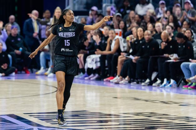 SAN FRANCISCO, CA - JUNE 15: Tiffany Hayes 15 of the Golden State Valkyries points after a score during a WNBA, Basketball Damen, USA Commissioner™s Cup game against the Los Angeles Sparks on June 15, 2026 at Chase Center in San Francisco, CA. (Photo by Matthew Huang Icon Sportswire) WNBA: JUN 15 Los Angeles Sparks at Golden State Valkyries EDITORIAL USE ONLY Icon260615009