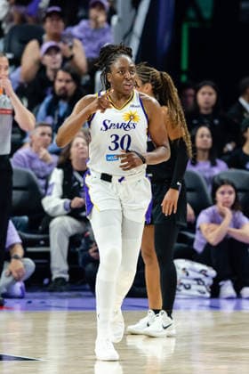 SAN FRANCISCO, CA - JUNE 15: Nneka Ogwumike 30 of the Los Angeles Sparks reacts after scoring during a WNBA, Basketball Damen, USA Commissioner™s Cup game against the Golden State Valkyries on June 15, 2026 at Chase Center in San Francisco, CA. (Photo by Matthew Huang Icon Sportswire) WNBA: JUN 15 Los Angeles Sparks at Golden State Valkyries EDITORIAL USE ONLY Icon260615012