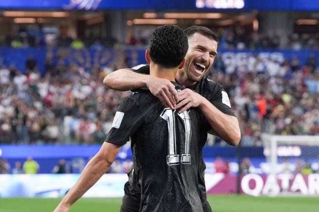 Elijah Just (center-front) and Tim Payne of New Zealand celebrate a goal during a Group G match of the 2026 FIFA World Cup, WM, Weltmeisterschaft, Fussball between Iran and New Zealand at SoFi Stadium in Los Angeles, USA, 15 June 2026. FIFA World Cup 2026 - Group G - Iran - New Zeland !ACHTUNG: NUR REDAKTIONELLE NUTZUNG!  Copyright: xOmarxAlonsox GR2228 20260616-55020607270_1