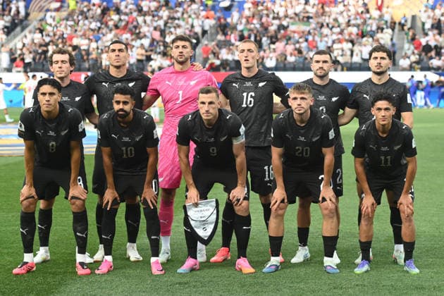 June 15, 2026: Team New Zealand before facing Iran in their match at the 2026 FIFA World Cup, WM, Weltmeisterschaft, Fussball in Los Angeles, California. Cal Media Los Angeles USA - ZUMAc04_ 20260615_zma_c04_038 Copyright: xBrentxClarkx