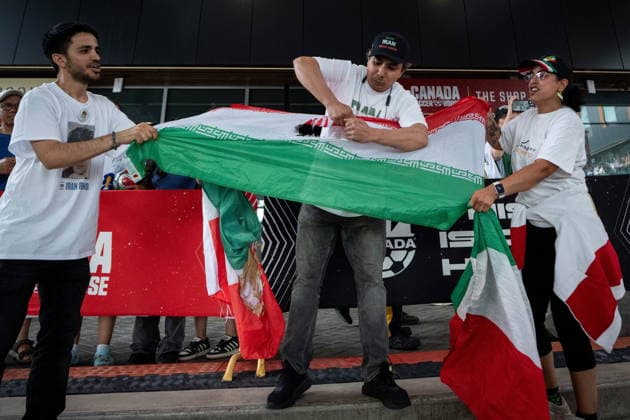 June 15, 2026, North Vancouver, Bc, CANADA: A man rips the flag of the Islamic Republic of Iran during a watch party for a FIFA World Cup, WM, Weltmeisterschaft, Fussball match between Iran and New Zealand, in North Vancouver, on Monday, June 15, 2026. Canada News - June 15, 2026  - ZUMAc35_ 20260615_zaf_c35_144 Copyright: xEthanxCairnsx