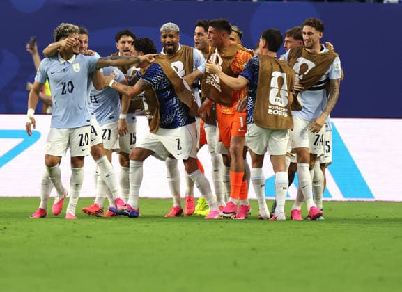 (260616) -- MIAMI, June 16, 2026 -- Maximilliano Araujo (1st L) of Uruguay celebrates his score with teammates during the group H match between Saudi Arabia and Uruguay at the 2026 FIFA World Cup, WM, Weltmeisterschaft, Fussball at Miami Stadium, Miami, the United States, June 15, 2026. ) (SP)U.S.-MIAMI-FOOTBALL-FIFA WORLD CUP-GROUP H-KSA VS URU XuxZijian 