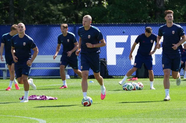 (260616) -- BOSTON, June 16, 2026 -- Erling Haaland (C) of Norway attends a training session ahead of the group I stage match against Iraq at the FIFA World Cup, WM, Weltmeisterschaft, Fussball 2026 in Boston, the United States, June 15, 2026. ) (SP)U.S.-BOSTON-FOOTBALL-FIFA WORLD CUP-TEAM NORWAY-TRAINING HuangxZongzhi 