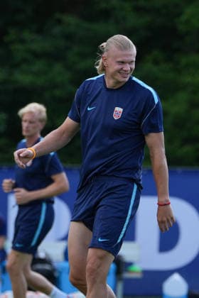 (260616) -- BOSTON, June 16, 2026 -- Erling Haaland of Norway attends a training session ahead of the group I stage match against Iraq at the FIFA World Cup, WM, Weltmeisterschaft, Fussball 2026 in Boston, the United States, June 15, 2026. ) (SP)U.S.-BOSTON-FOOTBALL-FIFA WORLD CUP-TEAM NORWAY-TRAINING HuangxZongzhi 