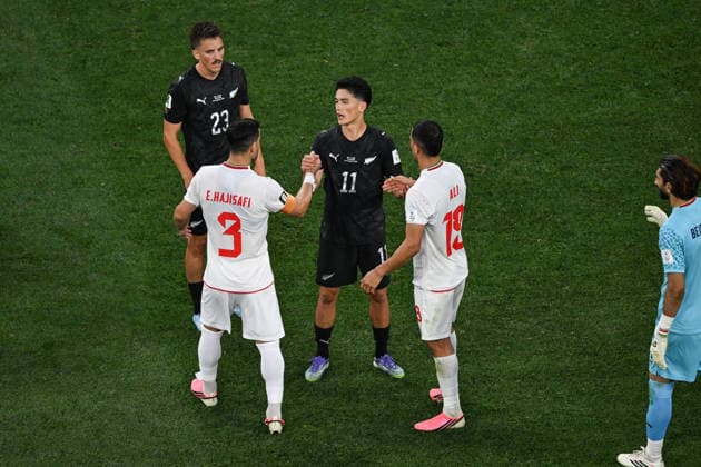 Eli Just of New Zealand shakes hands with Ehsan Hajisafi of IR Iran and Ali Nemati of IR Iran, New Zealand All Whites v IR Iran, Group G football match of the FIFA World Cup, WM, Weltmeisterschaft, Fussball 2026 at Los Angeles Stadium, Los Angeles, USA on Monday 15 June 2026. Photo: Andrew Cornaga Los Angeles New Zealand Copyright: xAndrewxCornaga x