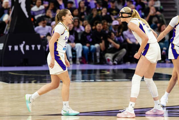 SAN FRANCISCO, CA - JUNE 15: Kate Martin 21 of the Los Angeles Sparks celebrates a three with Cameron Brink 22 of the Los Angeles Sparks during a WNBA, Basketball Damen, USA Commissioner™s Cup game against the Golden State Valkyries on June 15, 2026 at Chase Center in San Francisco, CA. (Photo by Matthew Huang Icon Sportswire) WNBA: JUN 15 Los Angeles Sparks at Golden State Valkyries EDITORIAL USE ONLY Icon260615020