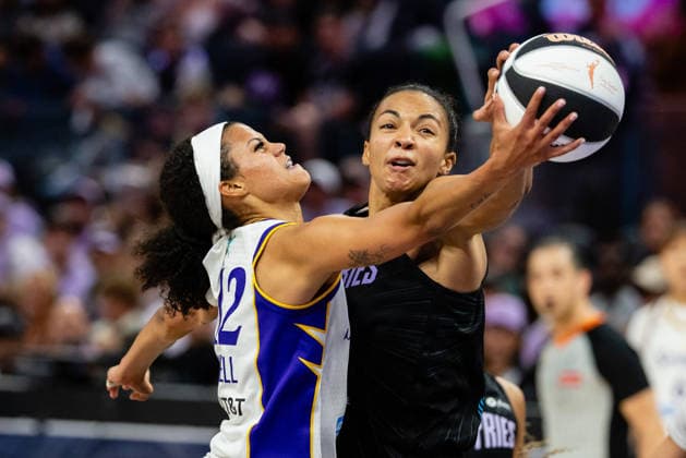 SAN FRANCISCO, CA - JUNE 15: Kiah Stokes 41 of the Golden State Valkyries blocks a shot by Rae Burrell 12 of the Los Angeles Sparks during a WNBA, Basketball Damen, USA Commissioner™s Cup game on June 15, 2026 at Chase Center in San Francisco, CA. (Photo by Matthew Huang Icon Sportswire) WNBA: JUN 15 Los Angeles Sparks at Golden State Valkyries EDITORIAL USE ONLY Icon260615027