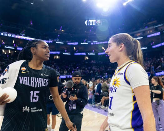 SAN FRANCISCO, CA - JUNE 15: Tiffany Hayes 15 of the Golden State Valkyries interacts with Kate Martin 21 of the Los Angeles Sparks after a WNBA, Basketball Damen, USA Commissioner™s Cup game on June 15, 2026 at Chase Center in San Francisco, CA. (Photo by Matthew Huang Icon Sportswire) WNBA: JUN 15 Los Angeles Sparks at Golden State Valkyries EDITORIAL USE ONLY Icon260615028