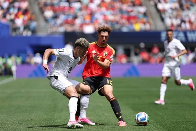 Belgium and Egypt draw in FIFA World Cup, WM, Weltmeisterschaft, Fussball Group G match SEATTLE, WASHINGTON, USA JUNE 15, 2026: Belgium™s Thomas Meunier (15) dribbles past Egypt™s Emam Ashour (8) during the FIFA World Cup 2026 Group G match at Seattle Stadium in Seattle. The two sides met in a competitive group-stage encounter in the United States. Photo by Mohamed Gamal Tageldin JNA Press (Photo by Mohamed Gamal Tageldin JNA Press via Nexpher Images) Seattle