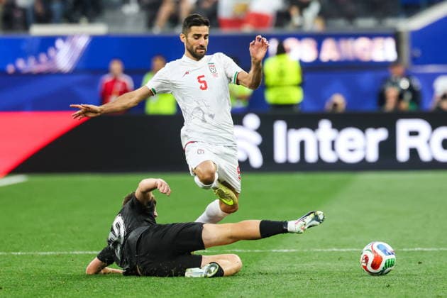 FIFA World Cup, WM, Weltmeisterschaft, Fussball 2026 - Group G - Iran vs New Zealand Iran defender Milad Mohammadi (top) in action in the second half during the FIFA World Cup 2026 group stage match Iran against New Zealand, in Los Angeles, USA, 15 June 2026. LOS ANGELES United States  Copyright: xCHRISxTORRESx