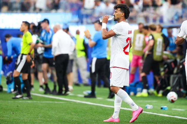 FIFA World Cup, WM, Weltmeisterschaft, Fussball 2026 - Group G - Iran vs New Zealand Iran defender Ramin Rezaeian (R) drinks during the hydration break in the first half during the FIFA World Cup 2026 group stage match Iran against New Zealand, in Los Angeles, USA, 15 June 2026. LOS ANGELES United States  Copyright: xCHRISxTORRESx