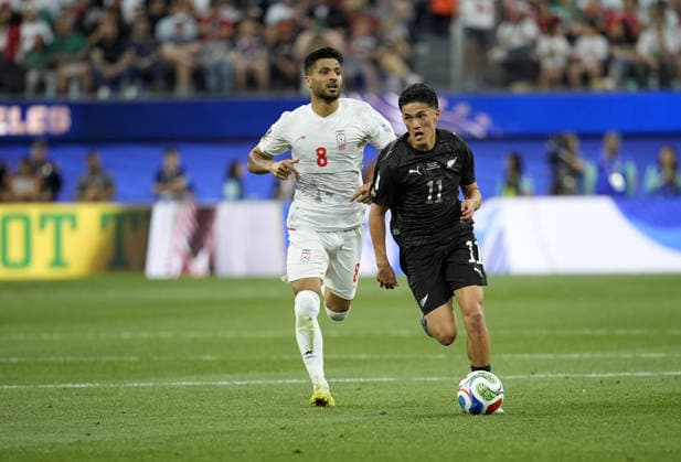 Iran v New Zealand - FIFA World Cup, WM, Weltmeisterschaft, Fussball 2026 - Group G LOS ANGELES, UNITED STATES - JUNE 15: Mohammad Mohebi (8) of Iran in action against Elijah Just (11) of New Zealand during the 2026 FIFA World Cup First Stage Group G match between IR Iran and New Zealand at the Los Angeles Stadium (SoFi Stadium) in Inglewood, California, United States on June 15, 2026. Tayfun Coskun Anadolu California United States. Editorial use only. Please get in touch for any other usage.  Copyright: x2026xAnadoluxTayfunxCoskunx