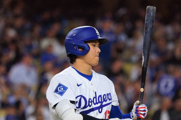 June 15, 2026, Los Angeles, California, USA: Shohei Ohtani 17 of the Los Angeles Dodgers gets ready to bat during a regular season MLB, Baseball Herren, USA game against the Tampa Bay Rays on Monday June 15, 2026 at Dodger Stadium in Los Angeles, California. Dodgers defeat Rays, 4-3. JAVIER ROJAS PI Dodgers Defeat Rays, 4-3  - ZUMAp124 20260615_zaa_p124_038 Copyright: xJavierxRojasx