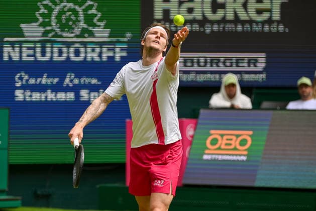 Alexander Bublik (KAZ) serving at the TERRA WORTMANN Open 2026, Tennis, ATP, Mens 500, Tournament, Main Draw, June 16, 2026, TERRA WORTMANN Open 2026, Tennis, ATP, Mens 500, Tournament, Main Draw, June 16, 2026, Indoor,detected_source_language Copyright: xEibner-Pressefoto RobertxGertzenx EP_RGN
