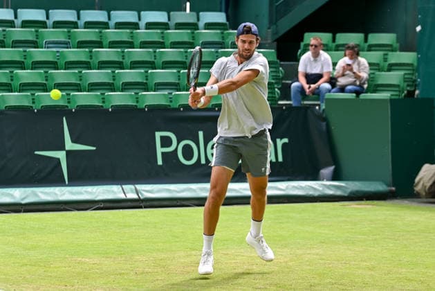 Karen Khachanov (RUS) hits a ball with his backhand at the TERRA WORTMANN Open 2026, Tennis, ATP, Mens 500, Tournament, Main Draw, June 16, 2026, TERRA WORTMANN Open 2026, Tennis, ATP, Mens Tennis 500, Tournament, Main Draw, June 16, 2026, Indoor,detected_source_language Copyright: xEibner-Pressefoto RobertxGertzenx EP_RGN