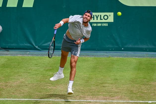 Karen Khachanov (RUS) serving at the TERRA WORTMANN Open 2026, Tennis, ATP, Mens 500, Tournament, Main Draw, June 16, 2026, TERRA WORTMANN Open 2026, Tennis, ATP, Mens 500, Tournament, Main Draw, June 16, 2026, Indoor,detected_source_language Copyright: xEibner-Pressefoto RobertxGertzenx EP_RGN