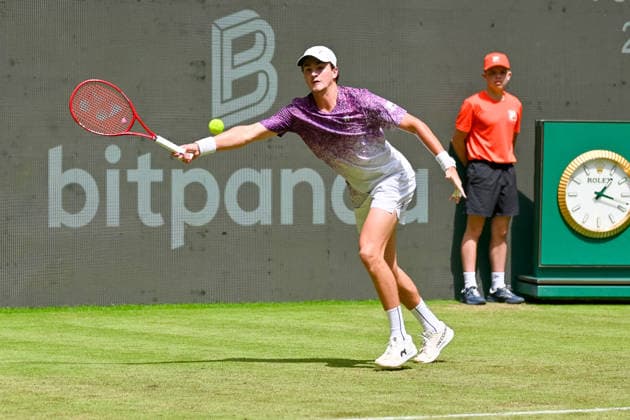 Joao Fonseca (BRA) prepares to return a ball with a stretched forehand at the TERRA WORTMANN Open 2026, Tennis, ATP, Mens 500, Tournament, Main Draw, June 16, 2026, TERRA WORTMANN Open 2026, Tennis, ATP, Men’s 500, Tournament, Main Draw, June 16, 2026, Indoor,detected_source_language Copyright: xEibner-Pressefoto RobertxGertzenx EP_RGN