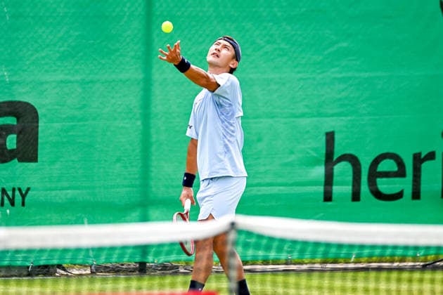 Sho Shimabukuro (JPN) serving at the TERRA WORTMANN Open 2026, Tennis, ATP, Mens 500, Tournament, Main Draw, June 16, 2026, TERRA WORTMANN Open 2026, Tennis, ATP, Mens 500, Tournament, Main Draw, June 16, 2026, Indoor,detected_source_language Copyright: xEibner-Pressefoto RobertxGertzenx EP_RGN