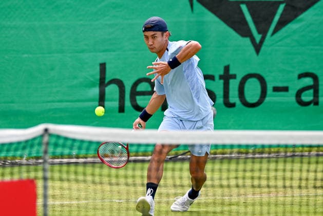 Sho Shimabukuro (JPN) anticipates a ball on his forehand at the net TERRA WORTMANN Open 2026, Tennis, ATP, Mens 500, Tournament, Main Draw, June 16, 2026, TERRA WORTMANN Open 2026, Tennis, ATP, Men’s 500, Tournament, Main Draw, June 16, 2026, Indoor,detected_source_language Copyright: xEibner-Pressefoto RobertxGertzenx EP_RGN