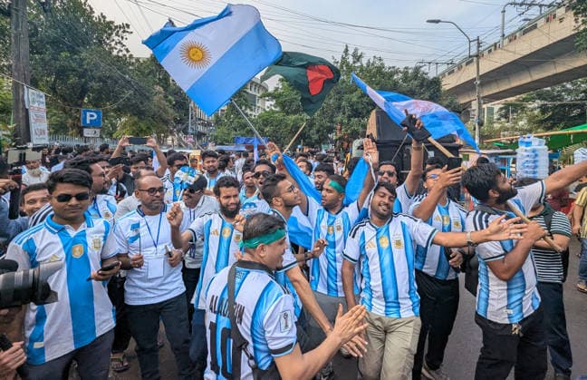 Football, 2026 FIFA World Cup, Argentina national team, fans marching through the streets of Dhaka
