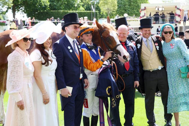 June 16, 2026, Ascot, Windsor, GBR Ten Bob Tony with Kieran Shoemark and his team after winning the Queen Anne Stakes at Ascot Racecourse Horse, Jockey, Ten Bob Tony, Shoemark, Victory 260616D519ROYAL ASCOT JPG,detected_source_language