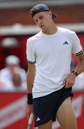 Jakub Mensik of Czech Republic frustrated HSBC Queen s Club Championships, Day Eleven, Tennis, Queen s Club, West Kensington, London, UK - 16 Jun 2026London Queen s Club United Kingdom  Copyright: xEllaxLing Shutterstockx 16924337n