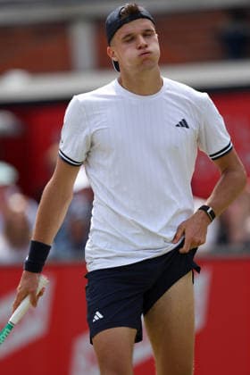 Jakub Mensik of Czech Republic frustrated HSBC Queen s Club Championships, Day Eleven, Tennis, Queen s Club, West Kensington, London, UK - 16 Jun 2026London Queen s Club United Kingdom  Copyright: xEllaxLing Shutterstockx 16924337p
