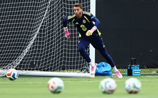 Angus Gunn of Scotland Scotland Training and press conference, PK, Pressekonferenz 2026 FIFA World Cup, WM, Weltmeisterschaft, Fussball Football, Atrium Health Performance Park, Charlotte, USA - 16 Jun 2026Charlotte Atrium Health Performance Park United States of America EDITORIAL USE ONLY No use with unauthorised audio, video, data, fixture lists, club league logos or live services. Online in-match use limited to 120 images, no video emulation. No use in betting, games or single club league player publications.  Copyright: xMichaelxZemanek Shutterstockx 16928907x