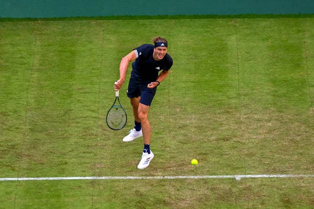 Alexander Zverev (GER) serving; birds-eye view shot; TERRA WORTMANN Open 2026, Tennis, ATP, Mens 500, Tournament, Main Draw, June 16, 2026, TERRA WORTMANN Open 2026, Tennis, ATP, Men’s 500, Tournament, Main Draw, June 16, 2026, Indoor,detected_source_language Copyright: xEibner-Pressefoto RobertxGertzenx EP_RGN