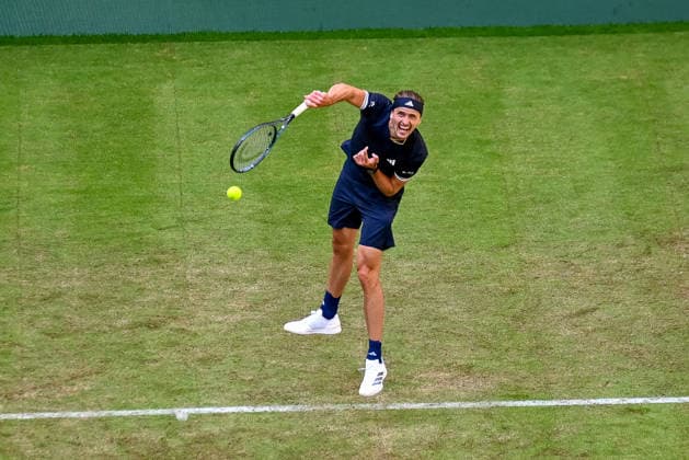 Alexander Zverev (GER) serving; birds-eye view shot; TERRA WORTMANN Open 2026, Tennis, ATP, Mens 500, Tournament, Main Draw, June 16, 2026, TERRA WORTMANN Open 2026, Tennis, ATP, Men’s 500, Tournament, Main Draw, June 16, 2026, Indoor,detected_source_language Copyright: xEibner-Pressefoto RobertxGertzenx EP_RGN