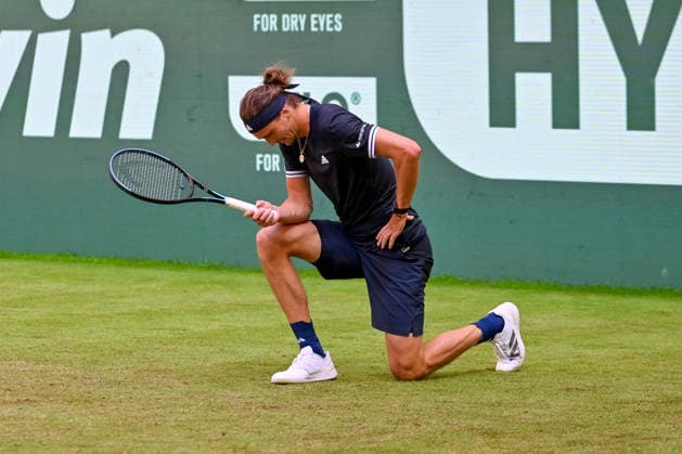 Alexander Zverev (GER) kneels thoughtfully, looking disappointed, on the grass of Center Court at the TERRA WORTMANN Open 2026, Tennis, ATP, Mens 500, Tournament, Main Draw, June 16, 2026, TERRA WORTMANN Open 2026, Tennis, ATP, Men’s 500, Tournament, Main Draw, June 16, 2026, Indoor,detected_source_language Copyright: xEibner-Pressefoto RobertxGertzenx EP_RGN