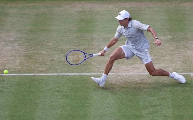 Alex de Minaur of Australia in action HSBC Queen s Club Championships, Day Eleven, Tennis, Queen s Club, West Kensington, London, UK - 16 Jun 2026London Queen s Club United Kingdom  Copyright: xEllaxLing Shutterstockx 16924337bl