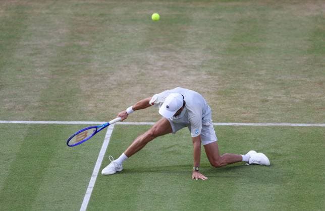 Alex de Minaur of Australia in action HSBC Queen s Club Championships, Day Eleven, Tennis, Queen s Club, West Kensington, London, UK - 16 Jun 2026London Queen s Club United Kingdom  Copyright: xEllaxLing Shutterstockx 16924337bg