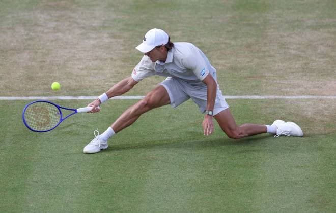 Alex de Minaur of Australia in action HSBC Queen s Club Championships, Day Eleven, Tennis, Queen s Club, West Kensington, London, UK - 16 Jun 2026London Queen s Club United Kingdom  Copyright: xEllaxLing Shutterstockx 16924337bh