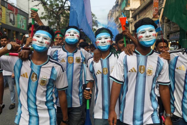 June 16, 2026, Dhaka, Bangladesh: Argentina supporters take part in a colorful rally in Dhaka, Bangladesh. Fans of all ages joined the procession to show support for their team ahead of the FIFA World Cup, WM, Weltmeisterschaft, Fussball as football fever gripped the gathering. Dhaka Bangladesh - ZUMAj163 20260616_zip_j163_007 Copyright: xAbuxSufianxJewelx
