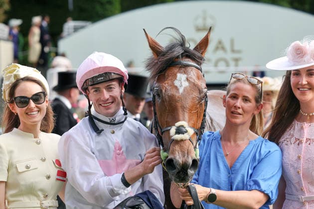 June 16, 2026, Ascot, Windsor, GBR Kizlyar with Joey Sheridan and his team after winning the Ascot Stakes Ascot Racecourse Horse, Jockey, Kizlyar, Sheridan, Victory 260616D569ROYAL ASCOT JPG,detected_source_language