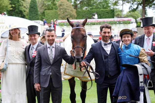 June 16, 2026, Ascot, Windsor, GBR Map of Stars with James McDonald, trainer Francis Henri Graffard (second from left), and the horses connections after winning the Wolferton Stakes at Ascot Racecourse Horse, Jockey, Map of Stars, McDonald, Victory, Trainer, Graffard 260616D574ROYAL ASCOT JPG,detected_source_language