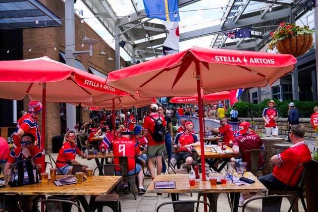Fotball-VM 2026: Irak - Norge Foxborough, Massachusetts, USA 20260616. Norske supportere gjor seg klar for fotballkampen i VM 2026 mellom Irak og Norge pa Boston stadion. Foto: Fredrik Varfjell NTB Foxborough, Massachusetts USA EDITORIAL USE ONLY. RESTRICTED USE FOR BETTING COMPANIES Ref:_SPOcx0Xv8O8WU4.jpg *** 2026 World Cup  Copyright: xFredrikxVarfjellx xNTBx