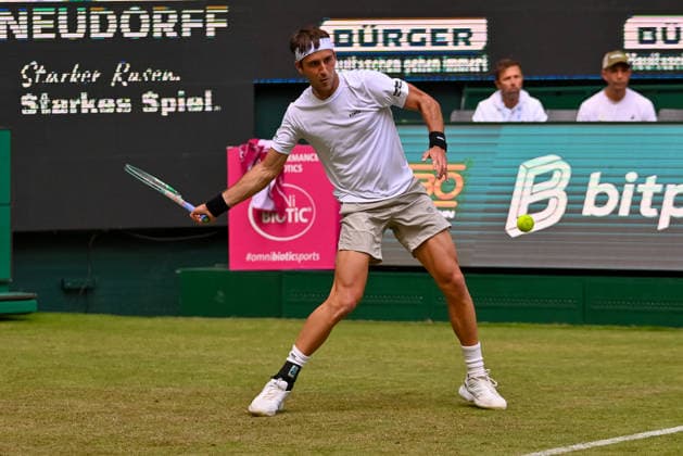 Tomas Martin Etcheverry (ARG) prepares to return a ball on his forehand at the TERRA WORTMANN Open 2026, Tennis, ATP, Mens 500, Tournament, Main Draw, June 16, 2026, TERRA WORTMANN Open 2026, Tennis, ATP, Men’s 500, Tournament, Main Draw, June 16, 2026, Indoor,detected_source_language Copyright: xEibner-Pressefoto RobertxGertzenx EP_RGN