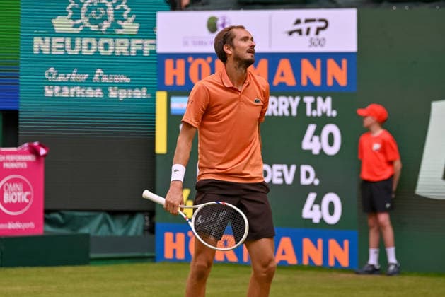 Daniil Medvedev (RUS), deep in thought, TERRA WORTMANN Open 2026, Tennis, ATP, Mens 500, Tournament, Main Draw, June 16, 2026, TERRA WORTMANN Open 2026, Tennis, ATP, Mens 500, Tournament, Main Draw, June 16, 2026, Indoor,detected_source_language Copyright: xEibner-Pressefoto RobertxGertzenx EP_RGN