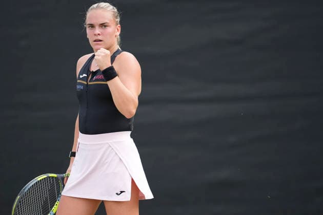 Lexus Nottingham Open - Day Two Sara Bejlek of the Czech Republic competes during her Round of 32 singles match at the 2026 Lexus Nottingham Open Women s tennis tournament at the Nottingham Tennis Centre in Nottingham, England, on June 16, 2026. Nottingham Great Britain United Kingdom  Copyright: xOwenxHammondx originalFilename:hammond-notitle260616_npSQa.jpg