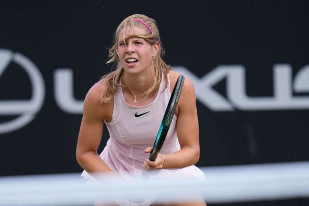 Lexus Nottingham Open - Day Two Hannah Klugman of Great Britain in action during her Round of 32 singles match at the 2026 Lexus Nottingham Open Women s tennis tournament at the Nottingham Tennis Centre in Nottingham, England, on June 16, 2026. Nottingham Great Britain United Kingdom  Copyright: xOwenxHammondx originalFilename:hammond-notitle260616_npf0u.jpg