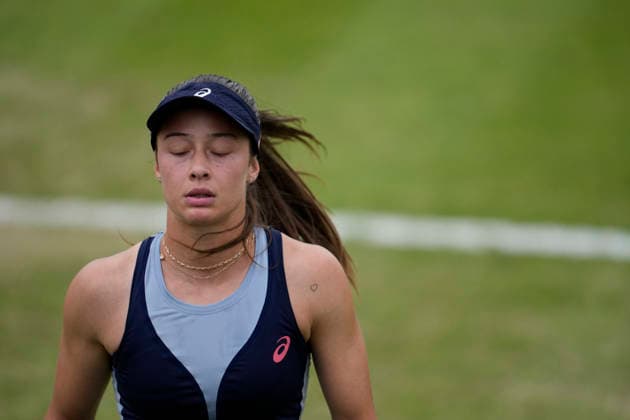 Lexus Nottingham Open - Day Two Zeynep Sonmez of Turkey competes during her Round of 32 singles match at the 2026 Lexus Nottingham Open Women s tennis tournament at the Nottingham Tennis Centre in Nottingham, England, on June 16, 2026. Nottingham Great Britain United Kingdom  Copyright: xOwenxHammondx originalFilename:hammond-notitle260616_npu6V.jpg