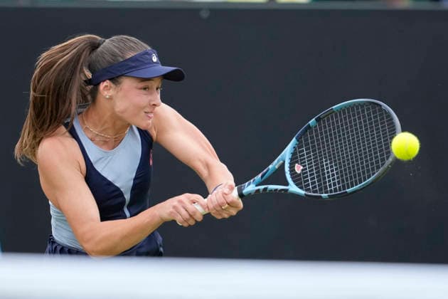 Lexus Nottingham Open - Day Two Zeynep Sonmez of Turkey competes during her Round of 32 singles match at the 2026 Lexus Nottingham Open Women s tennis tournament at the Nottingham Tennis Centre in Nottingham, England, on June 16, 2026. Nottingham Great Britain United Kingdom  Copyright: xOwenxHammondx originalFilename:hammond-notitle260616_nphSi.jpg