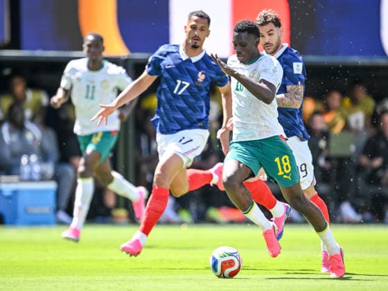 William Saliba of France and Ismaila Sarr of Senegal battle for the ball during the 2026 FIFA World Cup Group I match between France and Senegal at New York New Jersey Stadium on June 16, 2026, in East Rutherford, United States. Photo by Harry Langer, DeFodi Images,detected_source_language