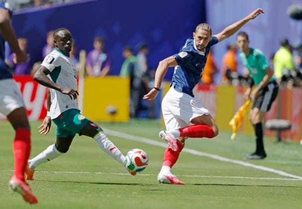 Adrien Rabiot of France (14) and Senegal s Sadio Mane battle for the ball during the first half of their FIFA World Cup, WM, Weltmeisterschaft, Fussball match at MetLife Stadium in East Rutherford, New Jersey, on Tuesday, June 16, 2026.  NYP20260616905 JOHNxANGELILLO