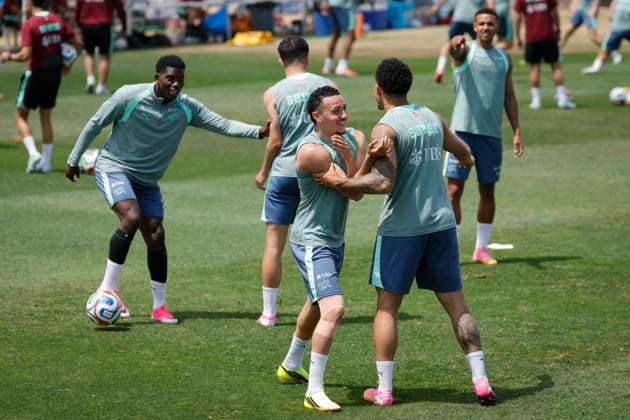 FIFA World Cup, WM, Weltmeisterschaft, Fussball 2026 - Switzerland training session (L-R) Switzerland s Breel Embolo, Zeki Amdouni, Ruben Vargas, Noah Okafor and Luca Jaquez react during a training session of the Swiss national soccer team at the SDJA in San Diego, California, 16 June 2026. San Diego United States  Copyright: xPETERxKLAUNZERx